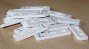 Evde PCR Testi ve Hızlı Antijen Testi Nasıl Yapılır? Kapsamlı Kullanım Rehberi