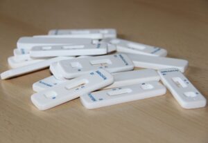 Evde PCR Testi ve Hızlı Antijen Testi Nasıl Yapılır? Kapsamlı Kullanım Rehberi