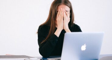 Gaslighting Nedir? Psikolojik Manipülasyonu Anlamanın 7 Kritik İşareti