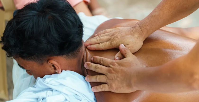 Mevsimsel Saç Dökülmesini Engellemek İçin Hangi Doğal Yağlar Kullanılmalıdır? En Etkili Bitkisel Çözümler Mevsimsel Saç Dökülmesini Engellemek İçin Hangi Doğal Yağlar Kullanılmalıdır? En Etkili Bitkisel Çözümler