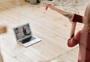 Online Terapi Nedir? İnternetten Psikolog Desteği Almanın Verimliliği ve Avantajları
