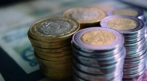 Ailevi Akdeniz Ateşi (FMF) engelli rapor oranı Geriye kalan 30 başlık: Evre evre organ yetmezlikleri ve laboratuvar parametre kombinasyonları.