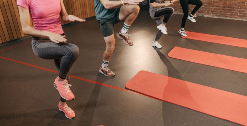 Diz Kireçlenmesi (Osteoartrit) Belirtileri: Diz Ağrısını Azaltan Kolajen ve Egzersizler Diz Kireçlenmesi (Osteoartrit) Belirtileri: Diz Ağrısını Azaltan Kolajen ve Egzersizler