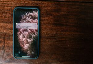 Hayalet Titreşim Sendromu Nedir? Telefon Çalmadan Titriyor Sanmanın Nedenleri