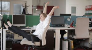 Masa Başı Çalışanlar İçin Duruş Bozukluğu (Postür) Egzersizleri ve Ergonomik Öneriler