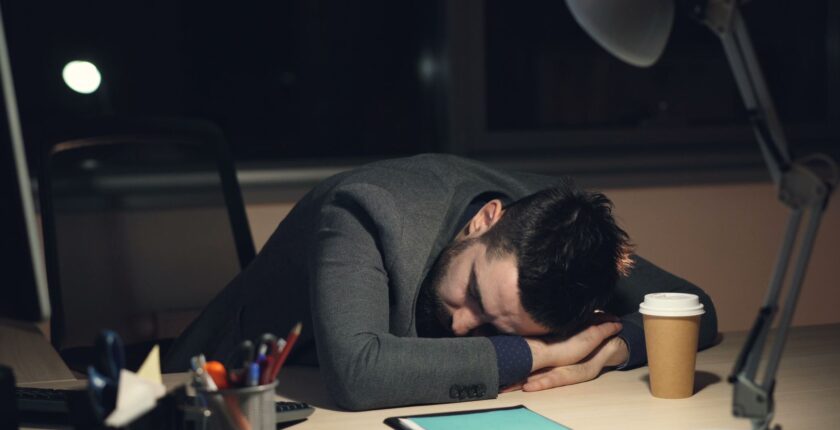 Sirkadiyen Ritim Bozukluğu Nedir? Jet-Lag ve Gece Vardiyasının Sağlığa Bilimsel Etkileri Sirkadiyen Ritim Bozukluğu Nedir? Jet-Lag ve Gece Vardiyasının Sağlığa Bilimsel Etkileri